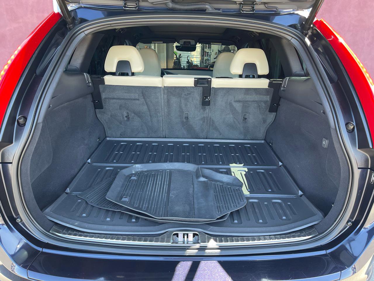 Used 2016 Volvo XC60 T6 w/ Proximity Package AWD/4WD image 16