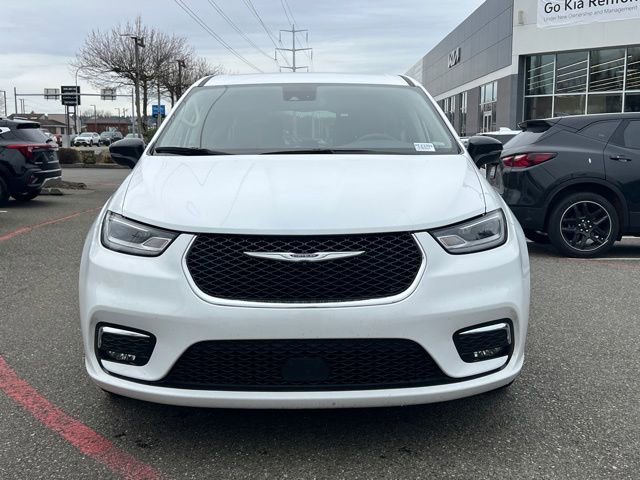 Used 2024 Chrysler Pacifica Select image 9