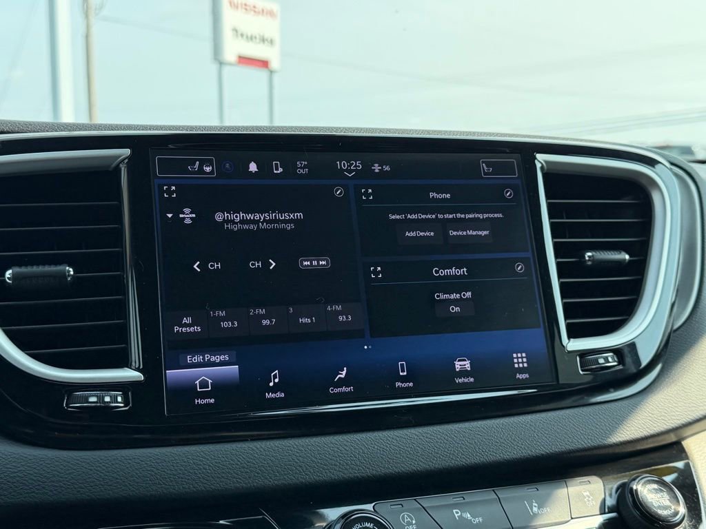 Used 2023 Chrysler Pacifica Touring-L image 32