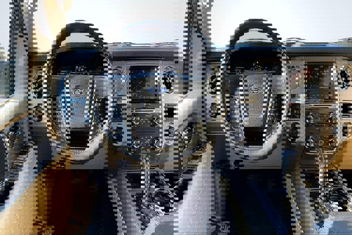 Used 2017 Ford Expedition XLT w/ Equipment Group 202A image 5