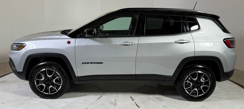 Certified 2024 Jeep Compass Trailhawk image 4