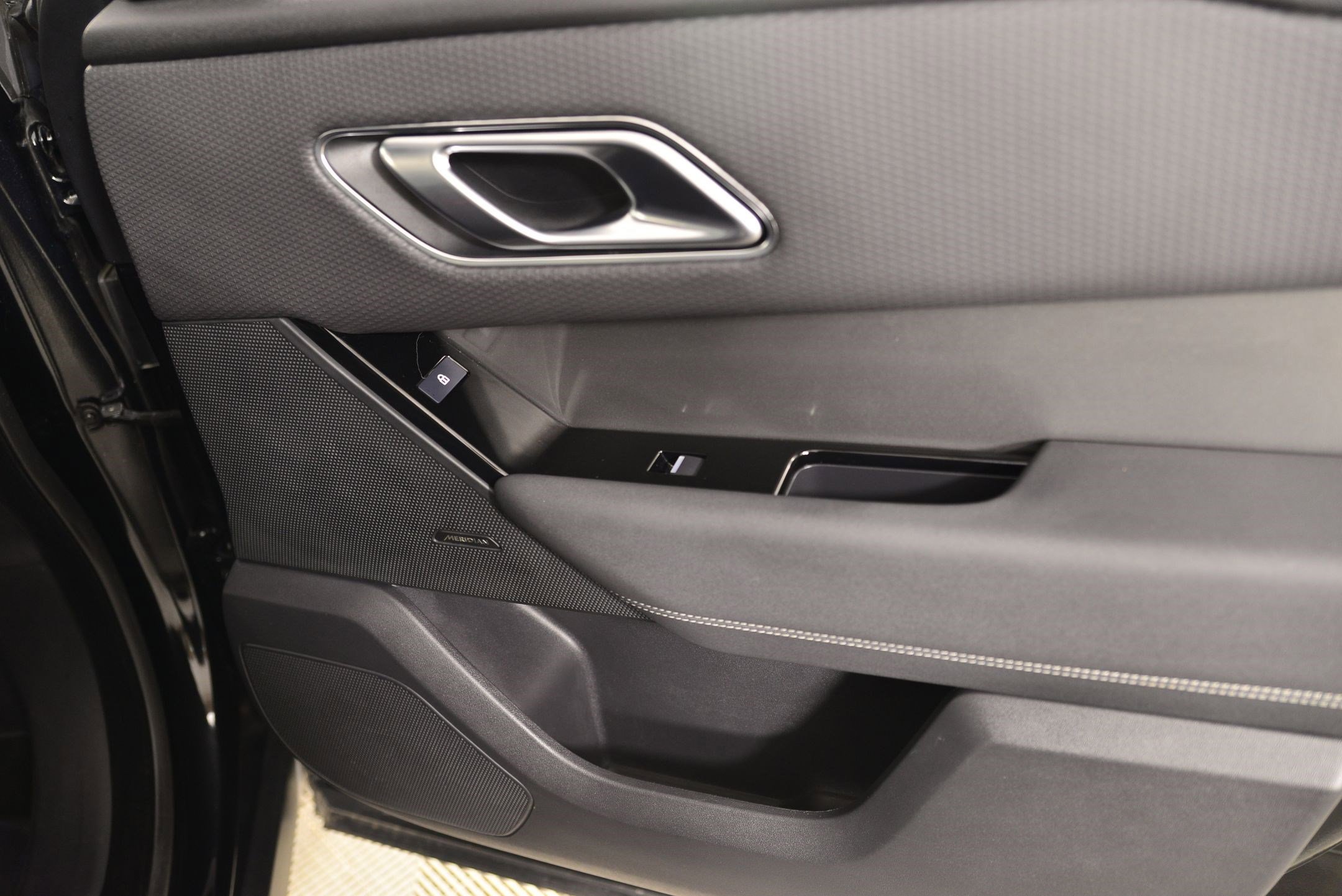 Used 2023 Land Rover Range Rover Velar S image 21