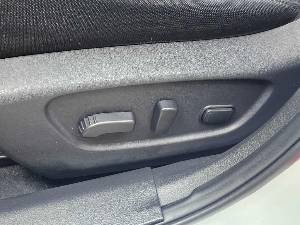 Used 2018 Nissan Rogue SV FWD image 21