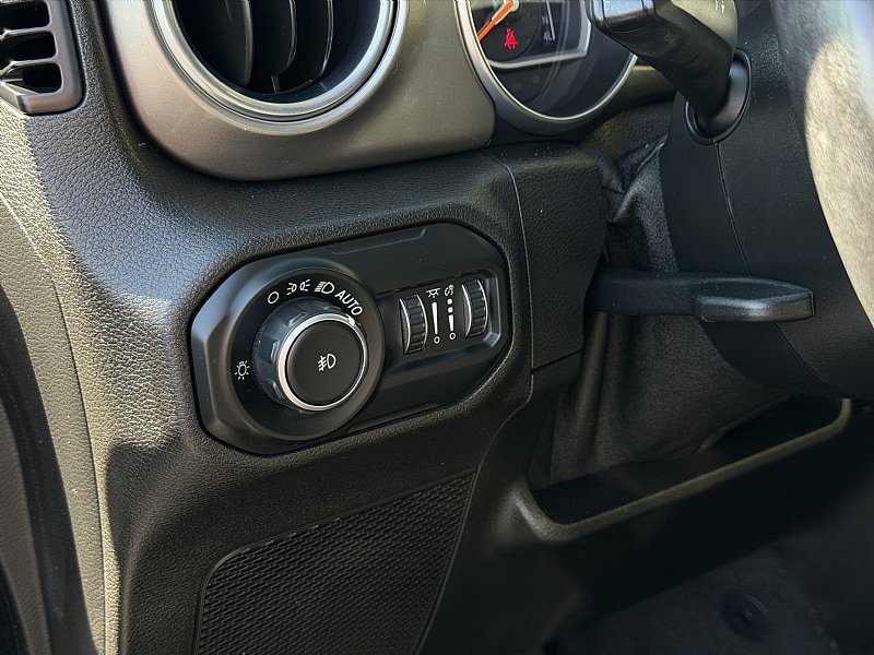 Used 2019 Jeep Wrangler Unlimited Sahara w/ LED Lighting Group AWD/4WD image 20