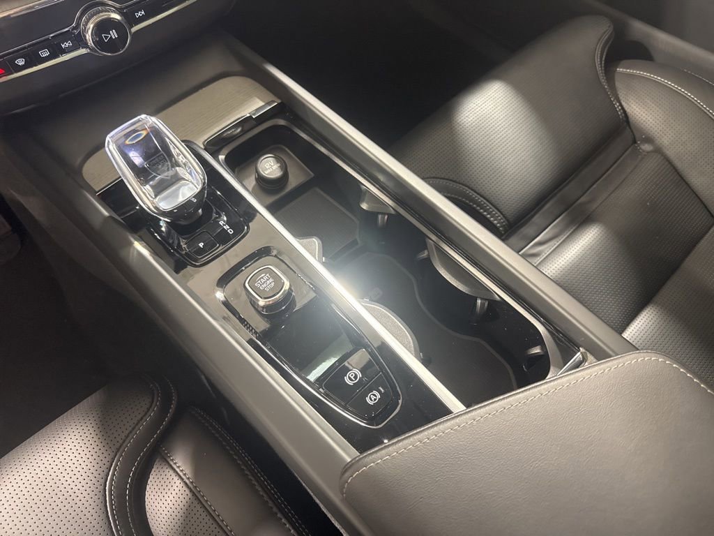 Used 2025 Volvo XC60 B5 Ultra w/ Climate Package image 14