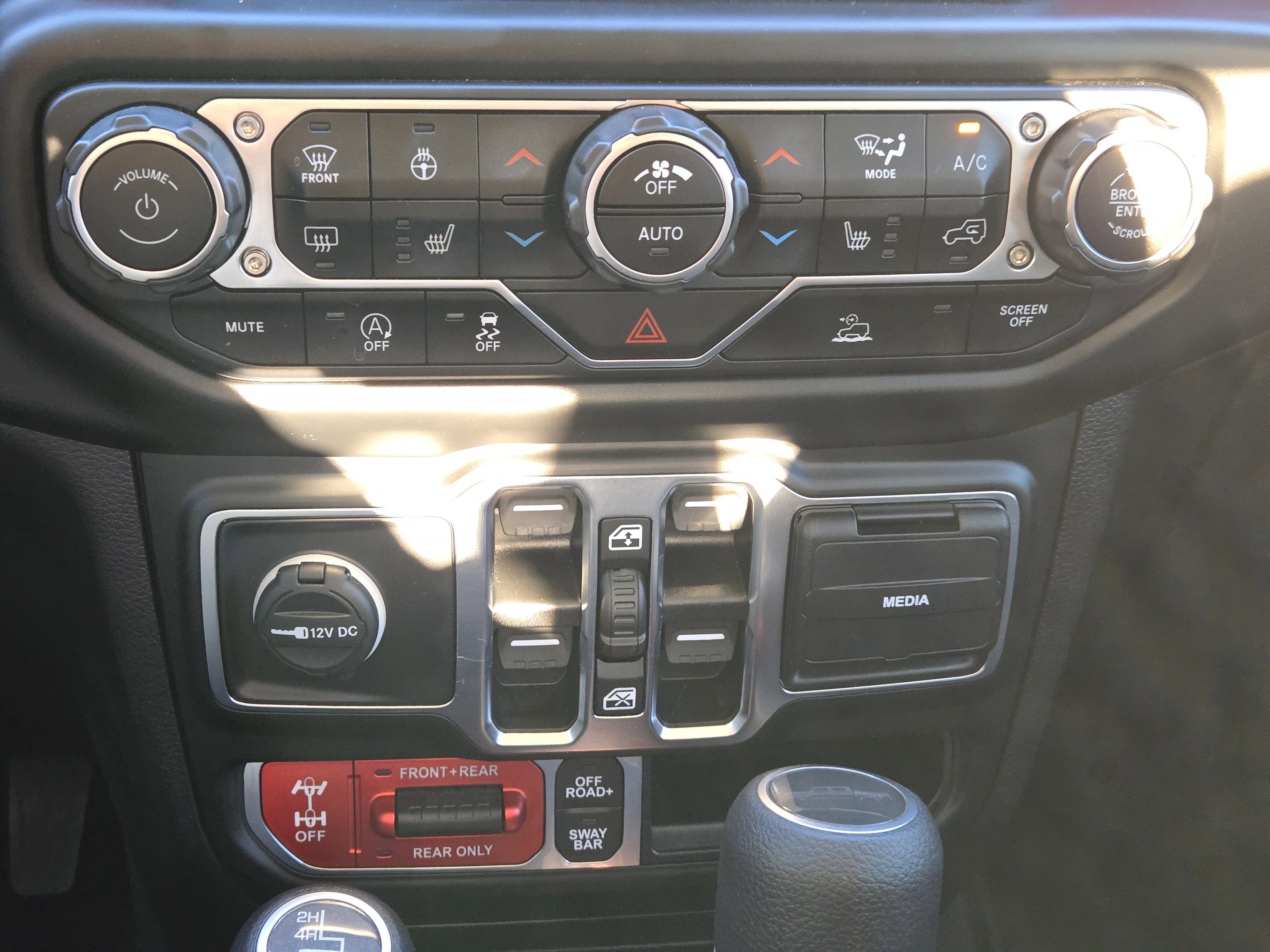 Used 2020 Jeep Gladiator Rubicon w/ Cold Weather Group image 21