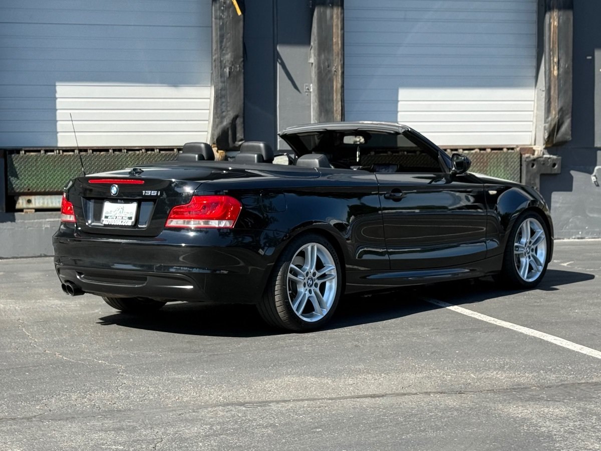 Used 2012 BMW 135i Convertible RWD image 3