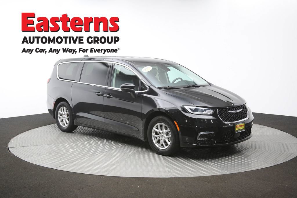 Used 2023 Chrysler Pacifica Touring-L FWD image 49