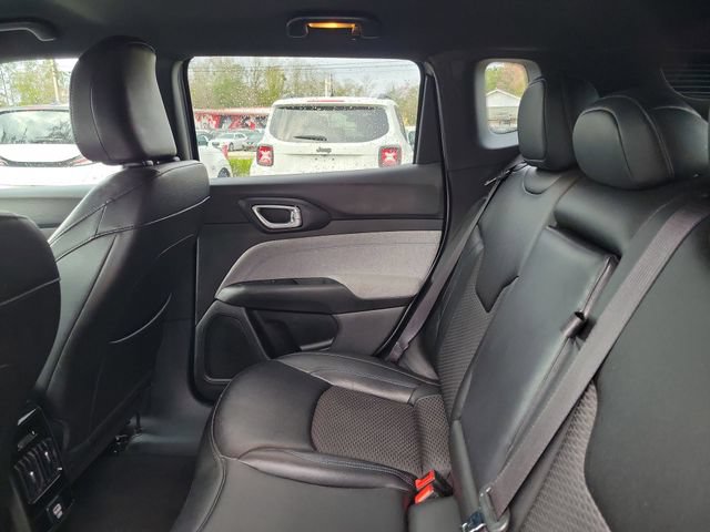 Used 2024 Jeep Compass Latitude w/ Altitude Special Edition AWD/4WD image 29
