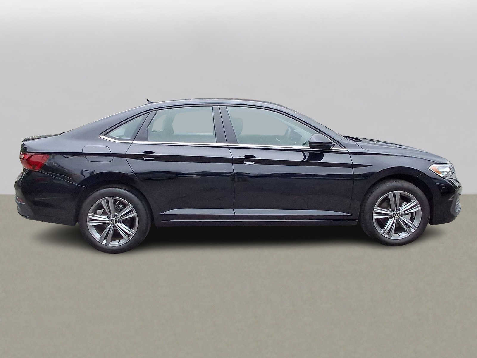 Used 2023 Volkswagen Jetta SE w/ Panoramic Sunroof Package FWD image 32
