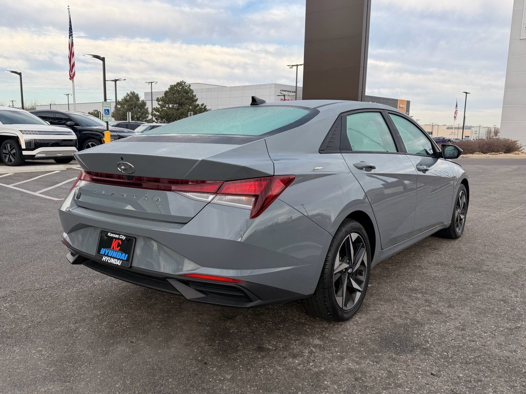 Used 2023 Hyundai Elantra SEL w/ Convenience Package image 5