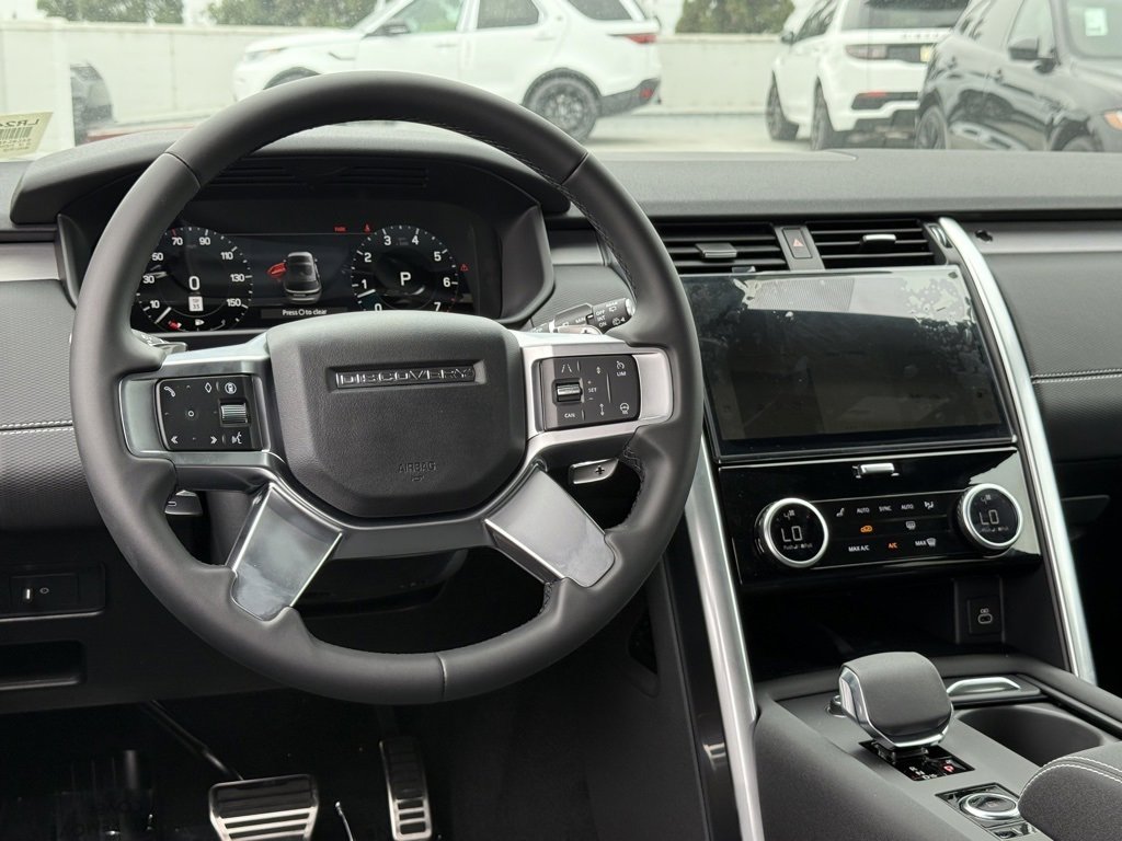 New 2025 Land Rover Discovery Dynamic SE image 21
