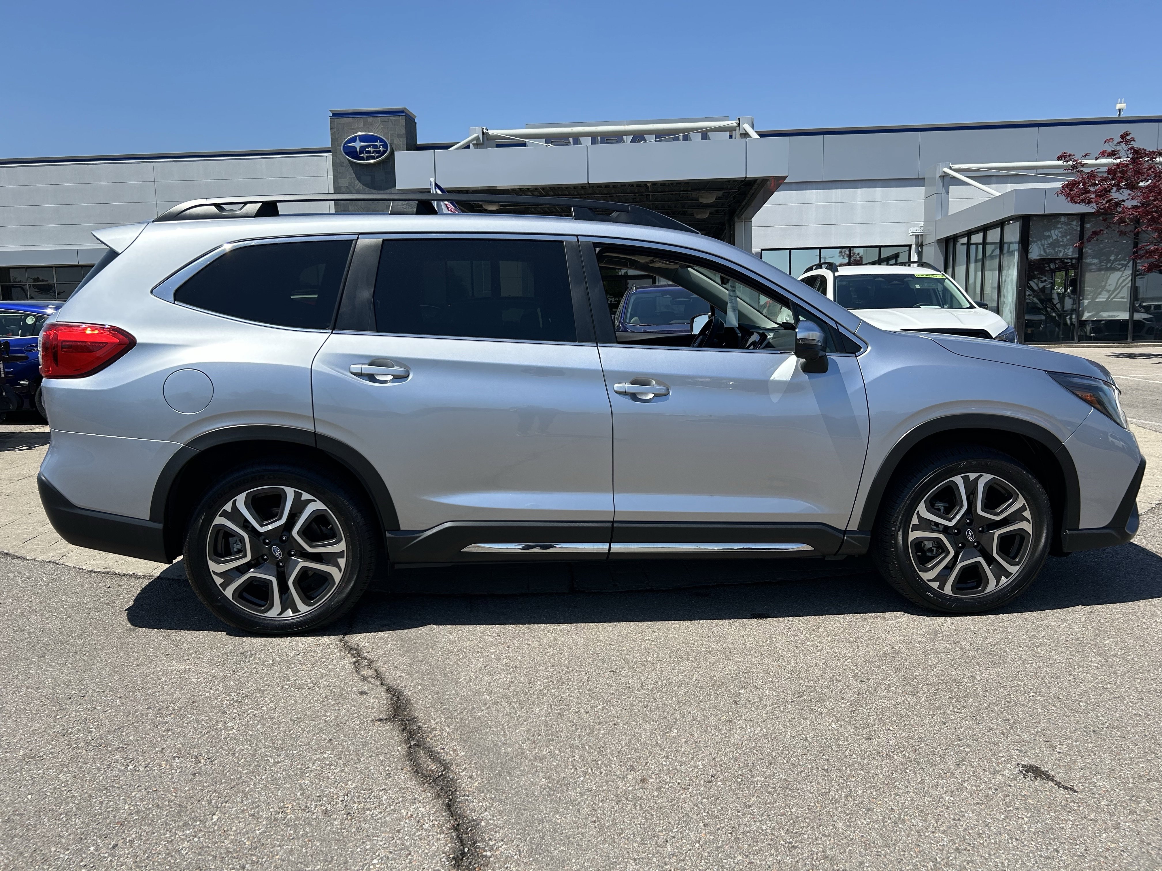 Certified 2023 Subaru Ascent Limited w/ Technology Package AWD/4WD image 8