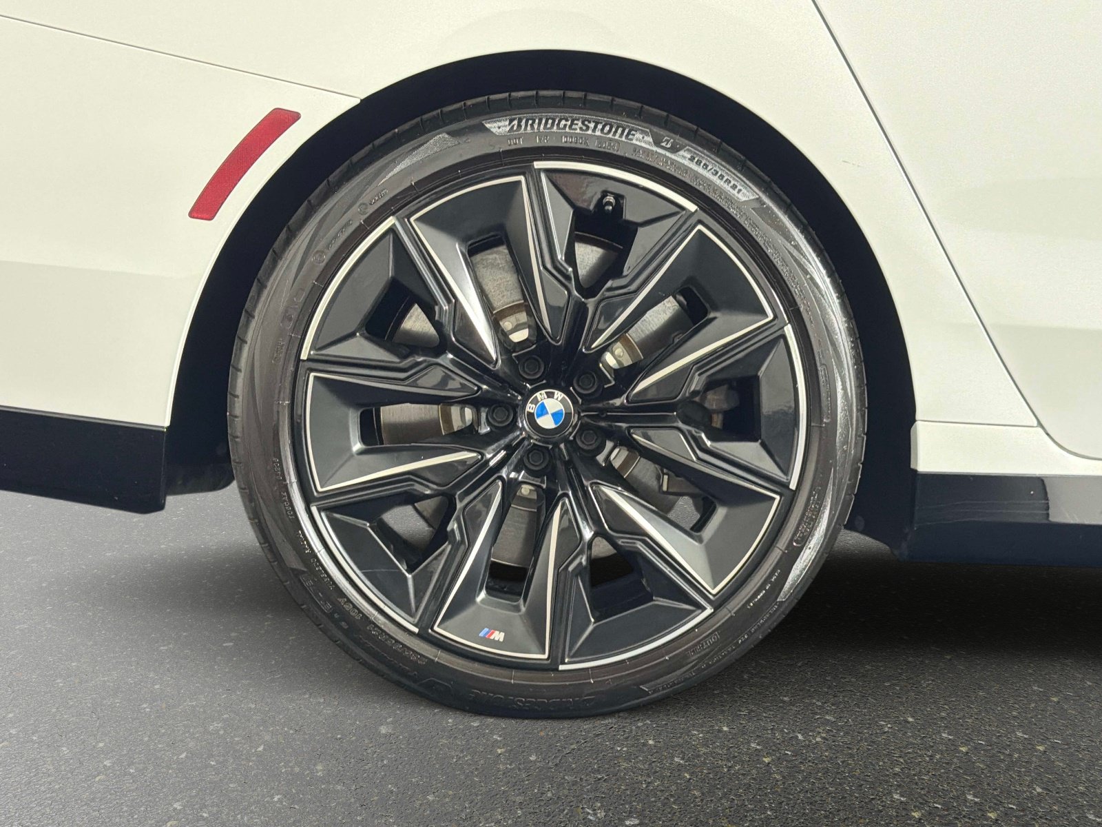 Used 2023 BMW 760i xDrive AWD/4WD image 17