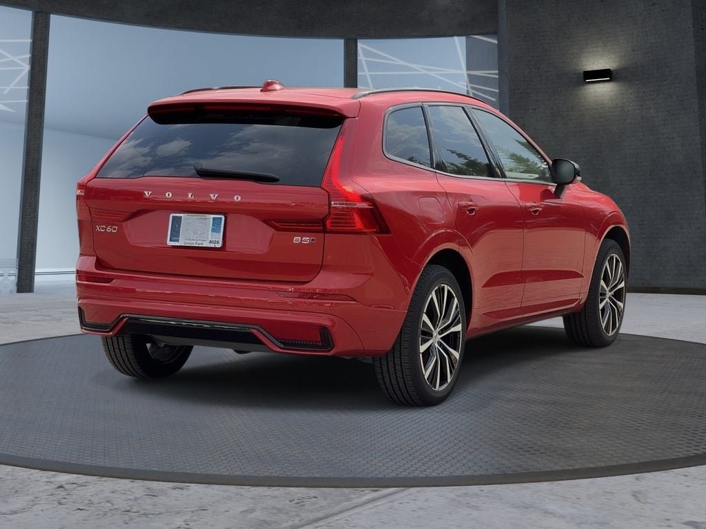 Used 2025 Volvo XC60 B5 Ultra AWD/4WD image 4