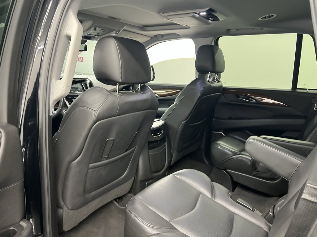 Used 2020 Cadillac Escalade Luxury w/ Escalade Sport Edition image 9