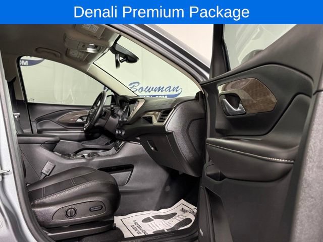 Used 2023 GMC Terrain Denali w/ Denali Premium Package AWD/4WD image 16