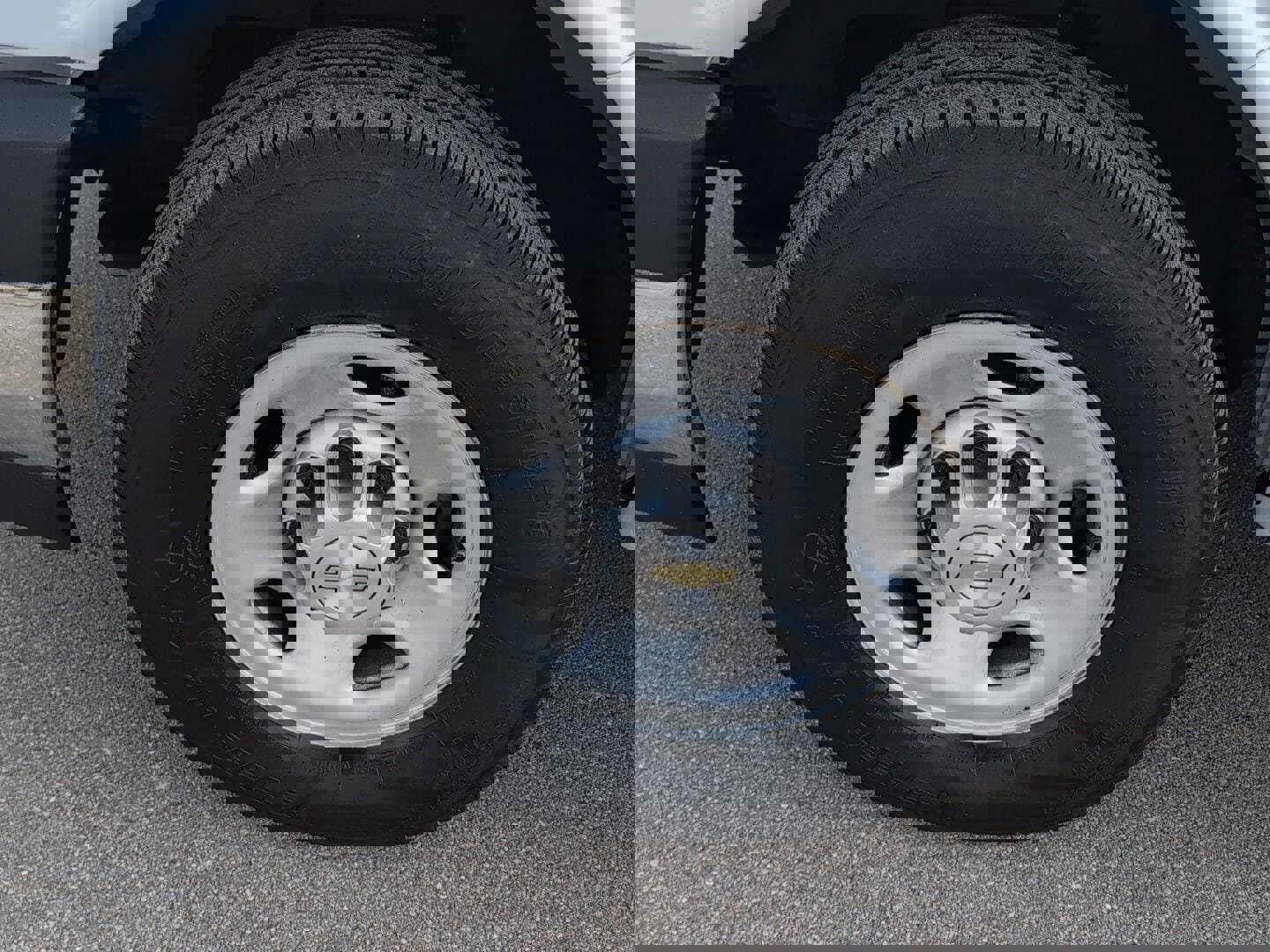 Used 2023 Chevrolet Express 3500 LT w/ LT Preferred Equipment Group image 4