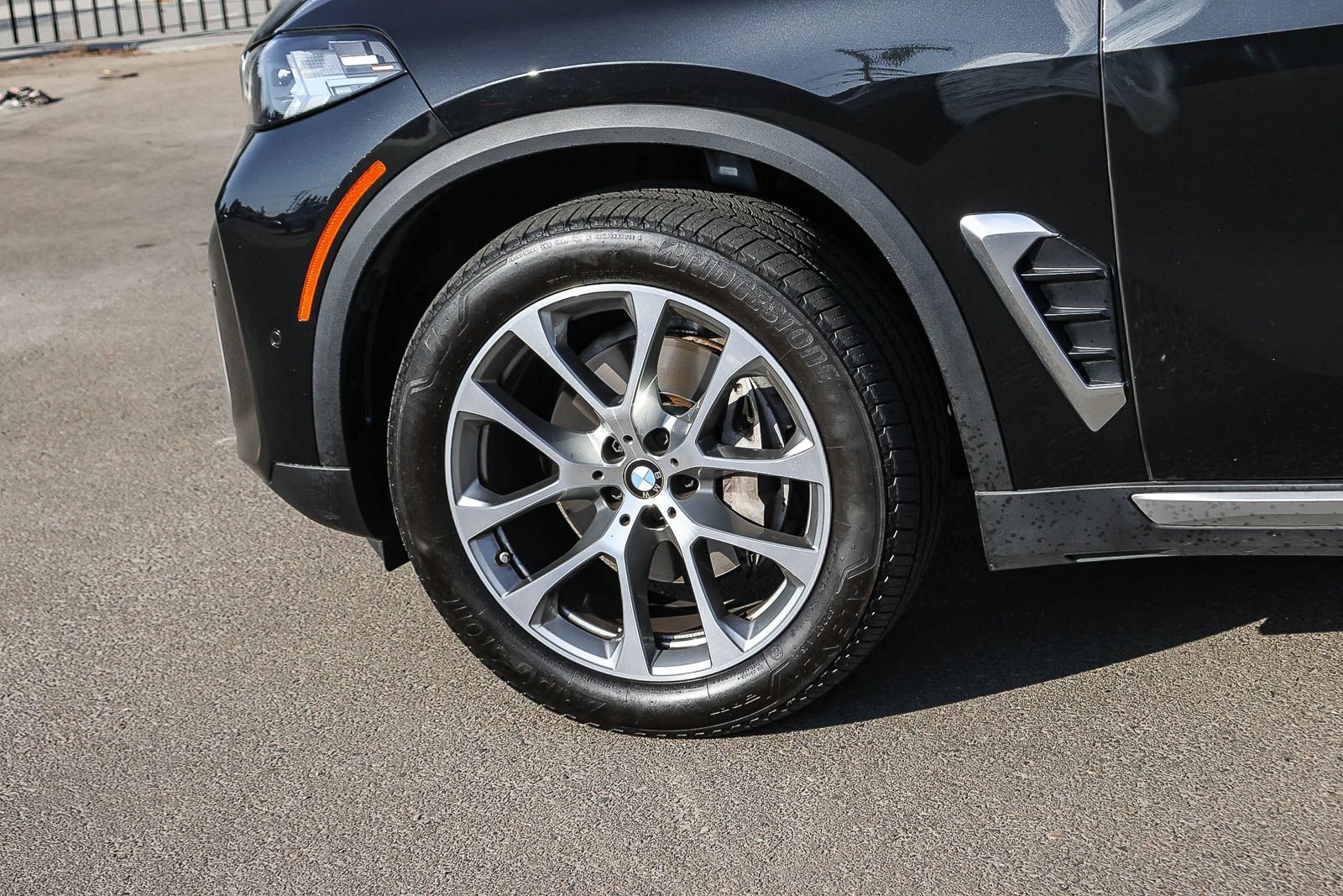 Used 2024 BMW X5 xDrive40i w/ Premium Package AWD/4WD image 9