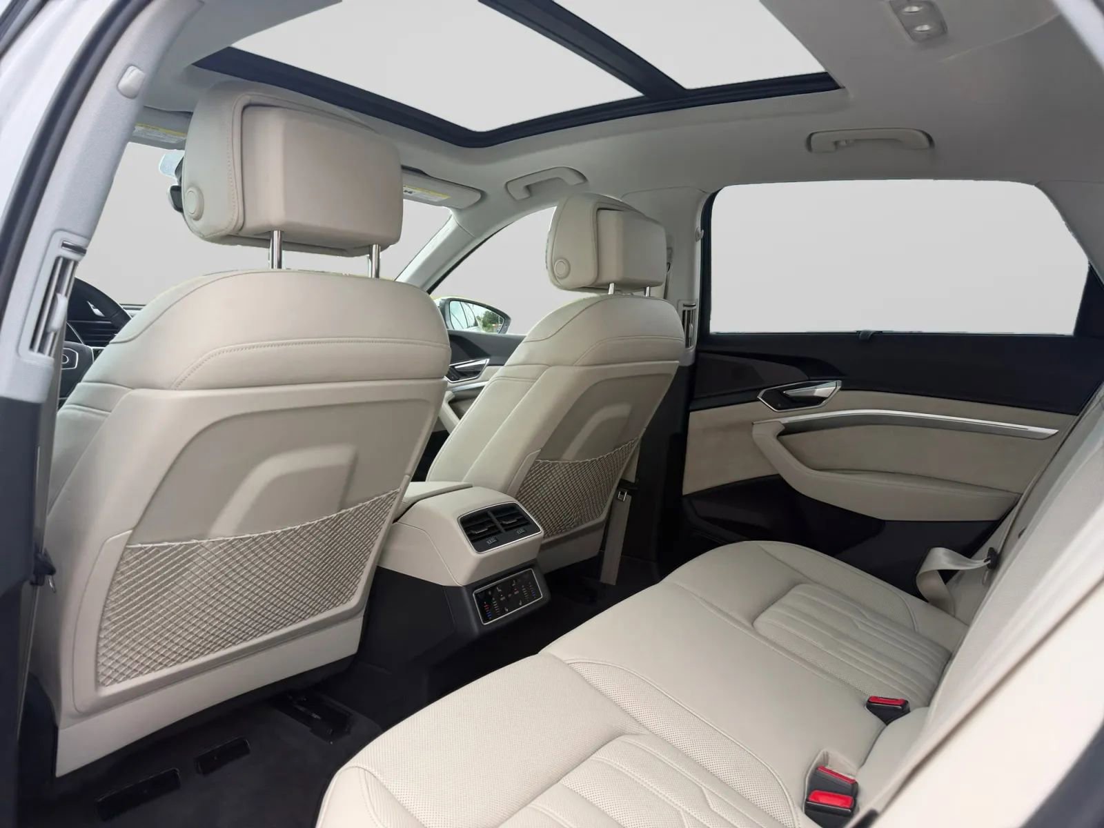 Used 2019 Audi e-tron Prestige AWD/4WD image 27