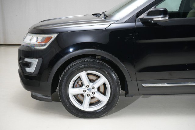 Used 2017 Ford Explorer XLT w/ Equipment Group 201A image 4