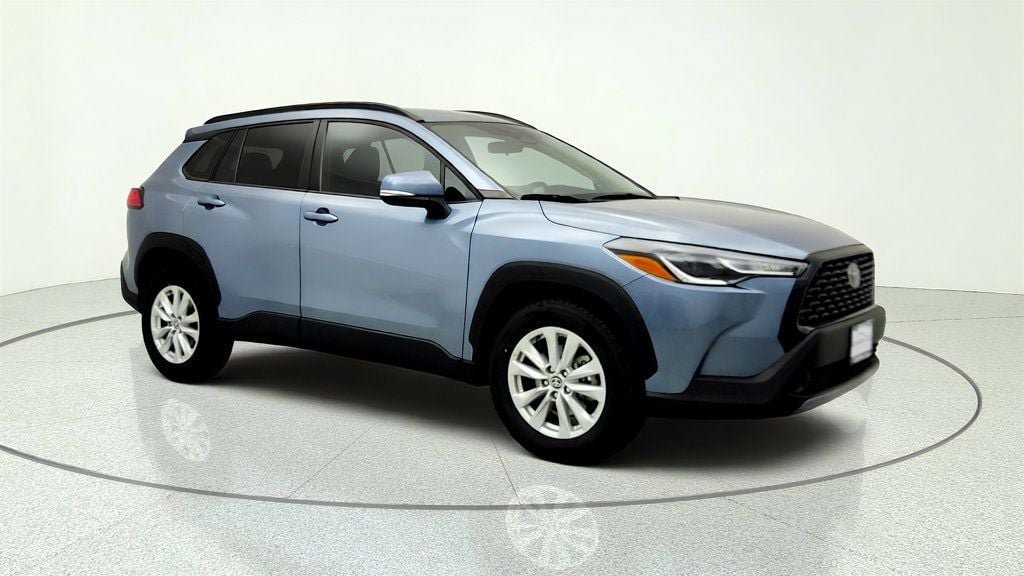Used 2024 Toyota Corolla Cross LE FWD image 3