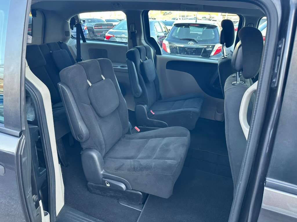 Used 2016 Dodge Grand Caravan American Value Package w/ UConnect Hands-Free Group image 18