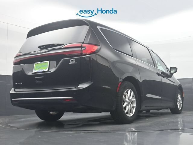 Used 2023 Chrysler Pacifica Touring-L FWD image 33