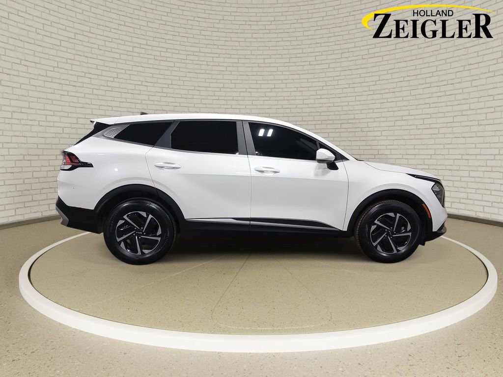 Used 2023 Kia Sportage LX image 4