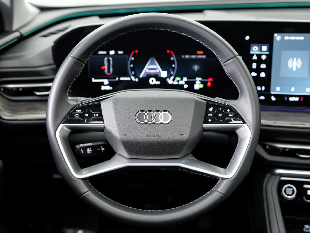Certified 2025 Audi Q5 Premium w/ Convenience Package AWD/4WD image 11