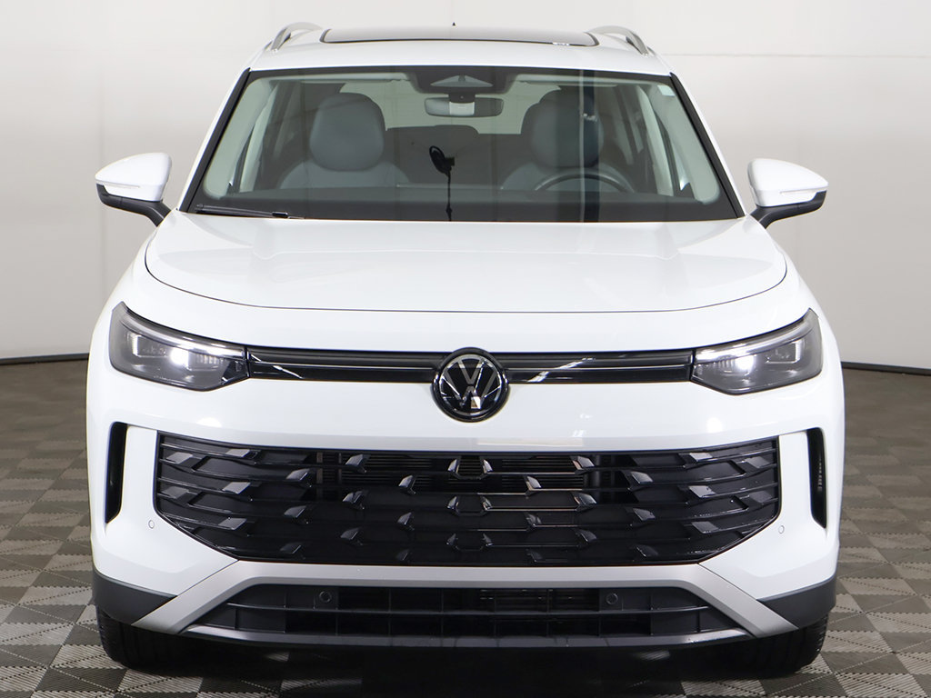 Used 2025 Volkswagen Tiguan SE w/ Panoramic Sunroof Package AWD/4WD image 11