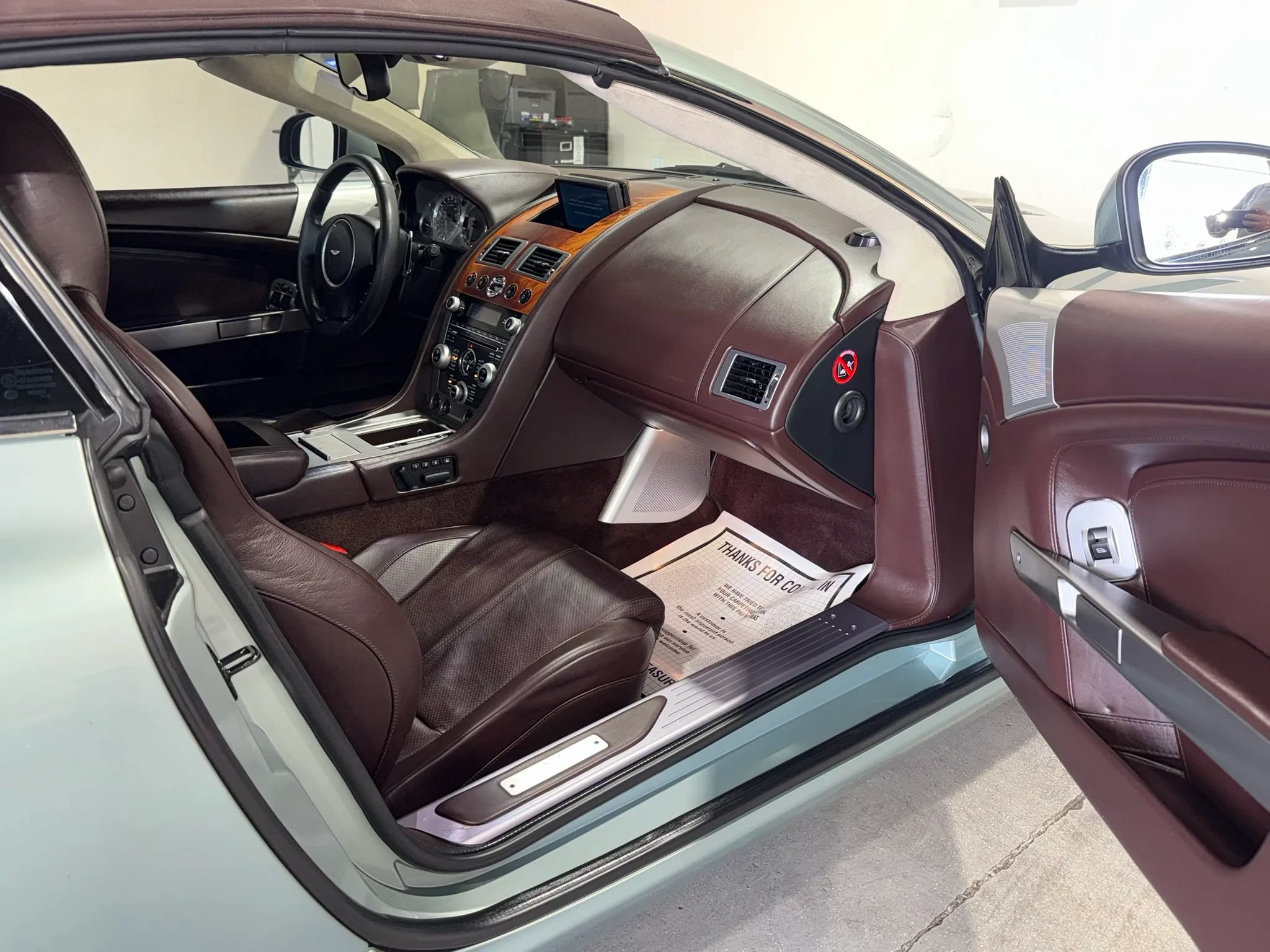 Used 2010 Aston Martin DB9 Volante RWD image 25