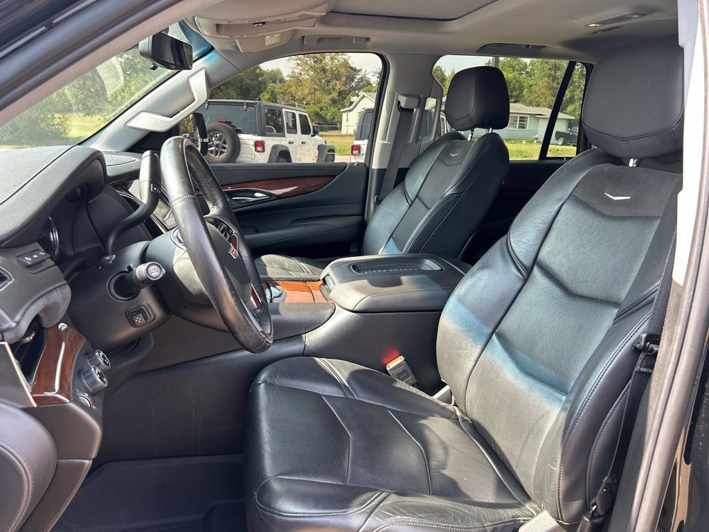 Used 2018 Cadillac Escalade Luxury AWD/4WD image 7