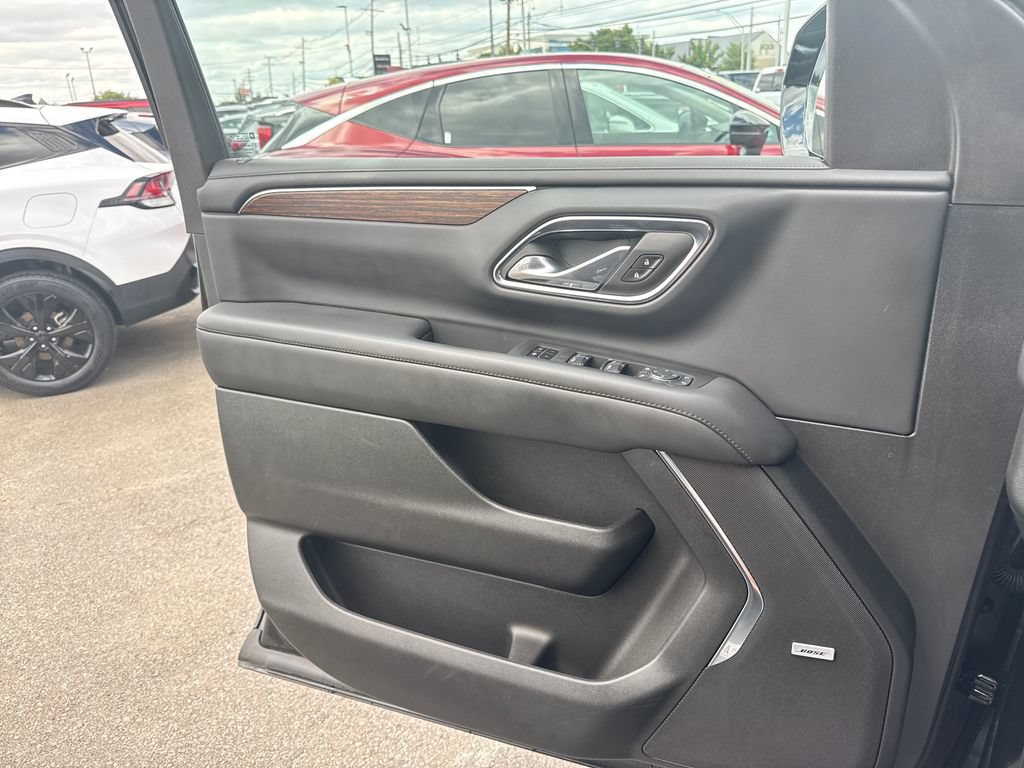 Used 2024 Chevrolet Suburban High Country AWD/4WD image 12