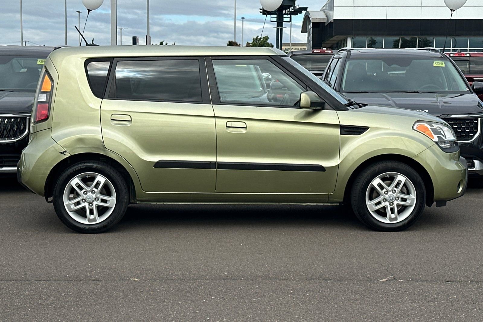 Used 2010 Kia Soul + FWD image 3