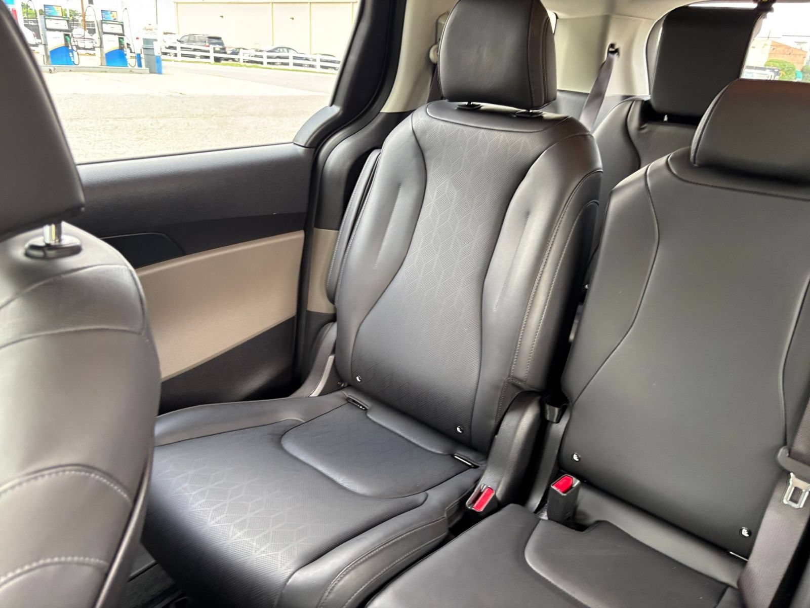 Used 2026 Kia Carnival FWD image 41