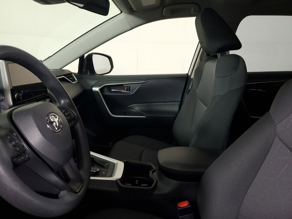 Used 2025 Toyota RAV4 XLE image 21