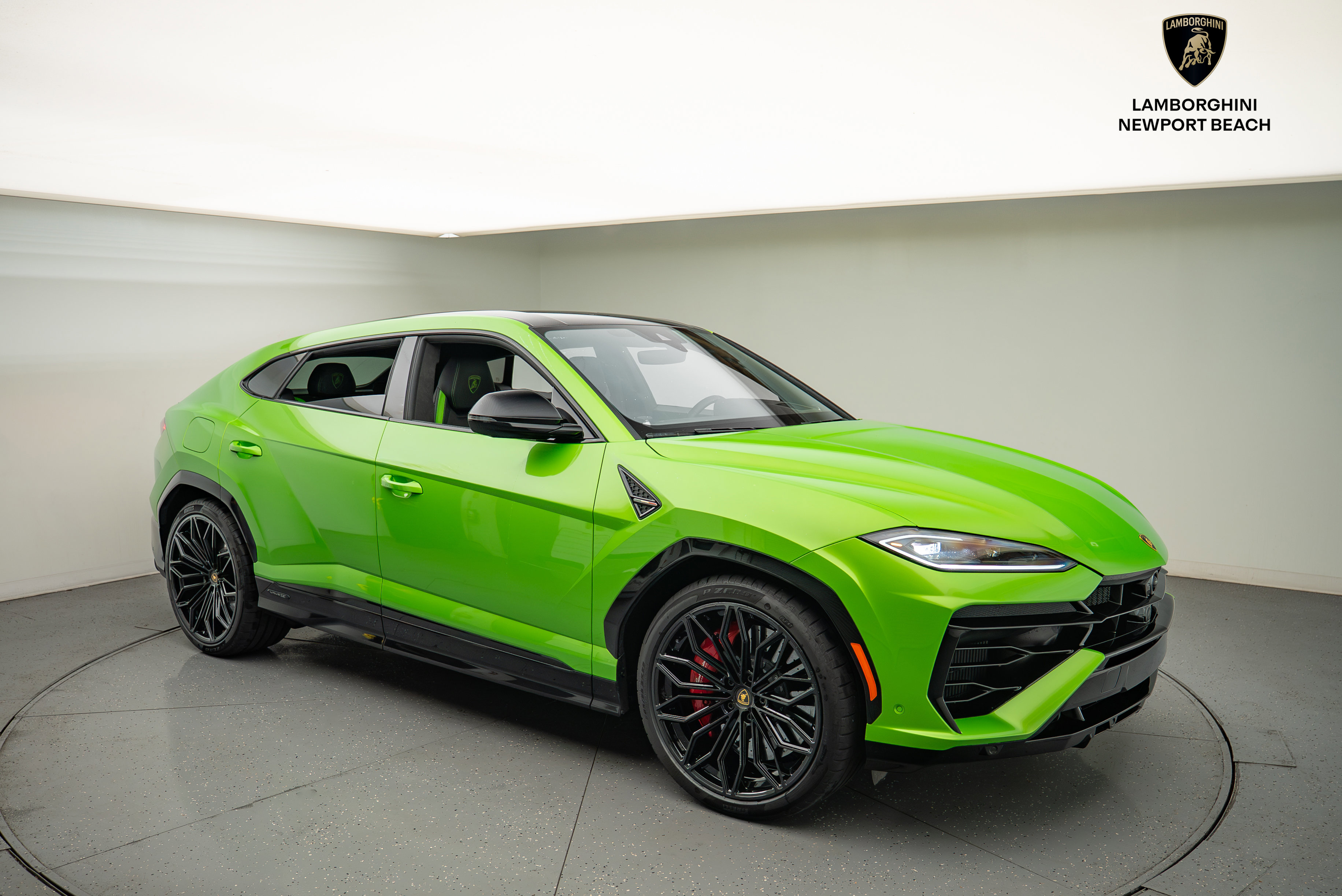 Used 2025 Lamborghini Urus SE image 1