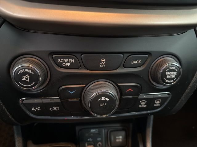 Used 2016 Jeep Cherokee Latitude w/ Cold Weather Group image 21