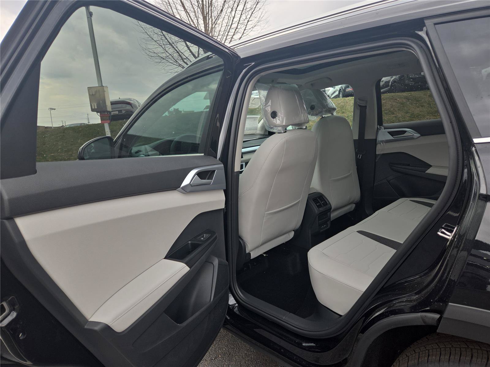 New 2026 Volkswagen Taos SE AWD/4WD image 23