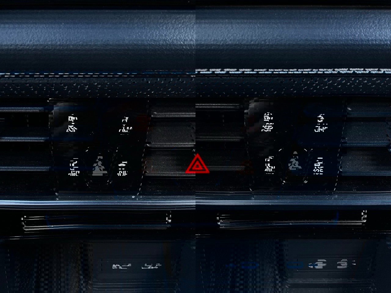 Used 2025 Volkswagen Atlas Cross Sport SE image 26