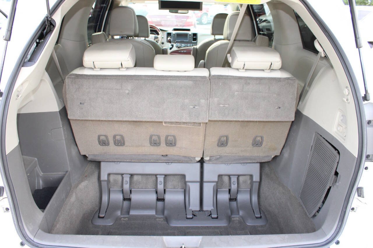 Used 2013 Toyota Sienna Limited w/ Premium Pkg FWD image 29