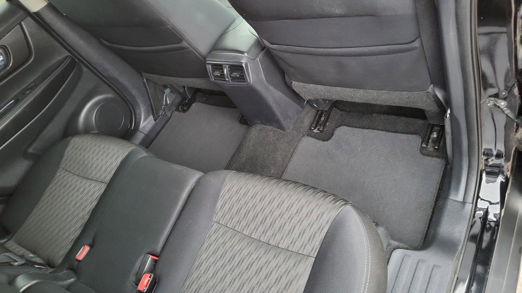 Used 2018 Nissan Rogue S image 23