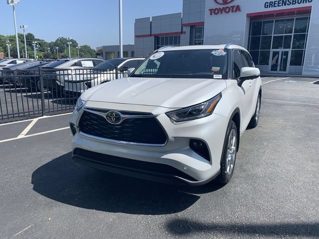 Used 2025 Toyota Highlander Limited AWD/4WD image 4