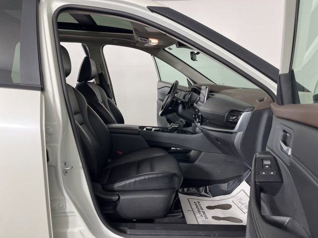 Used 2023 Nissan Rogue SV w/ SV Premium Package image 40