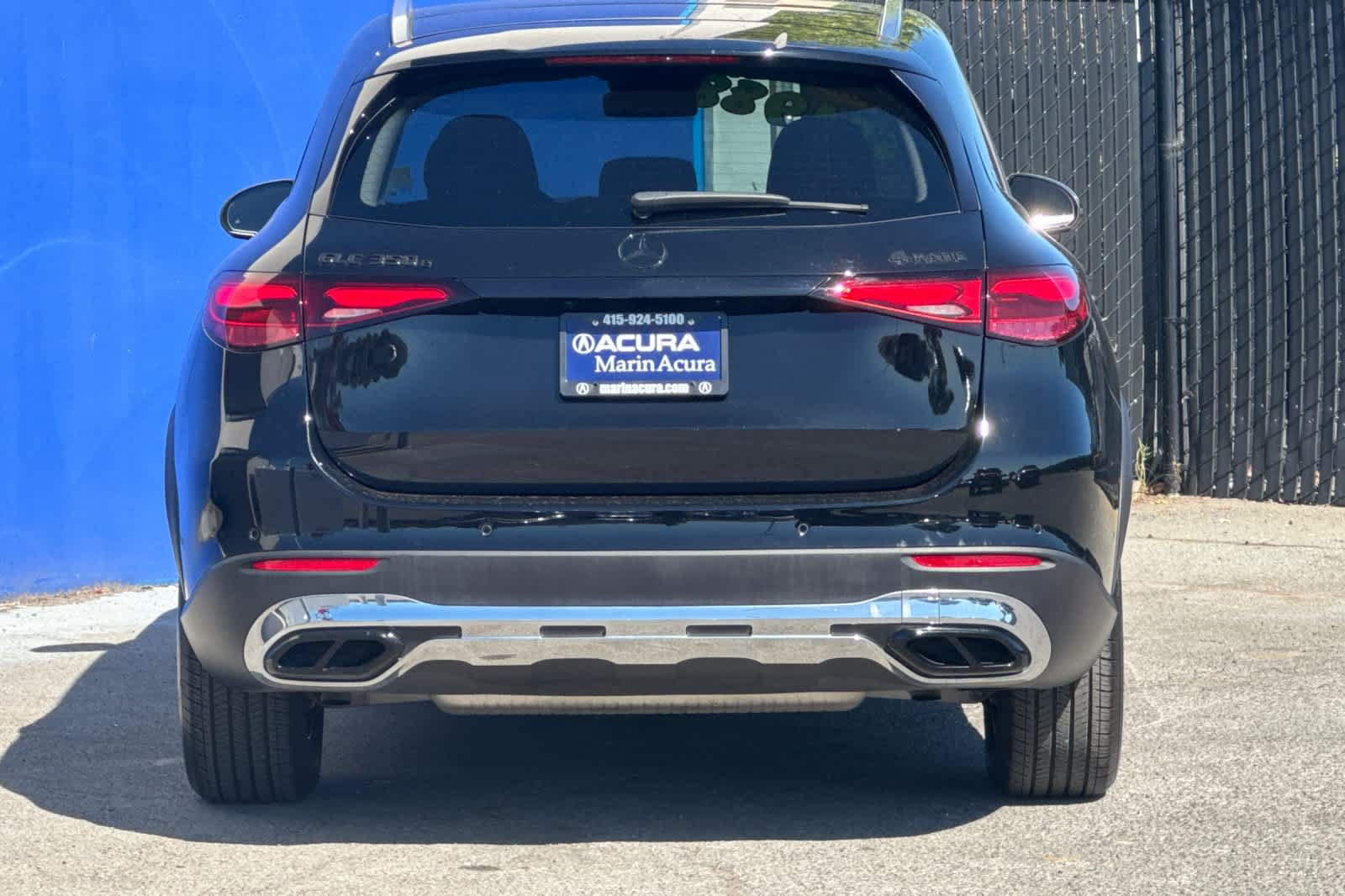 Used 2025 Mercedes-Benz GLC 350e 4MATIC image 4