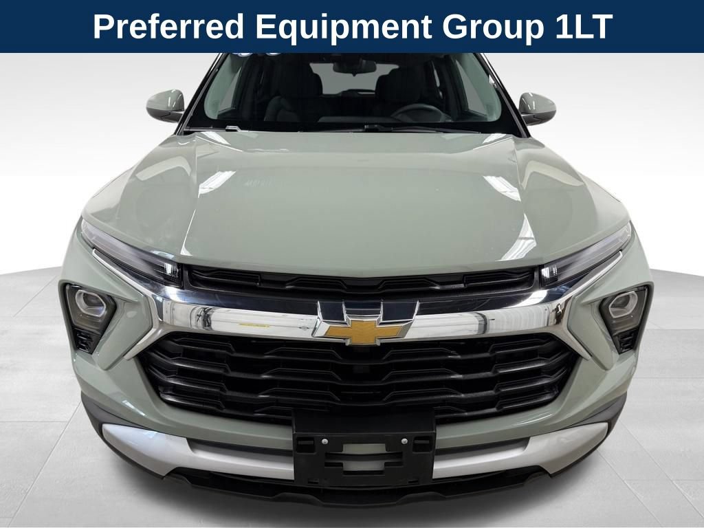 Used 2025 Chevrolet TrailBlazer LT FWD image 2
