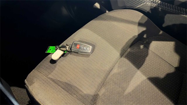 Used 2019 Toyota C-HR XLE image 32