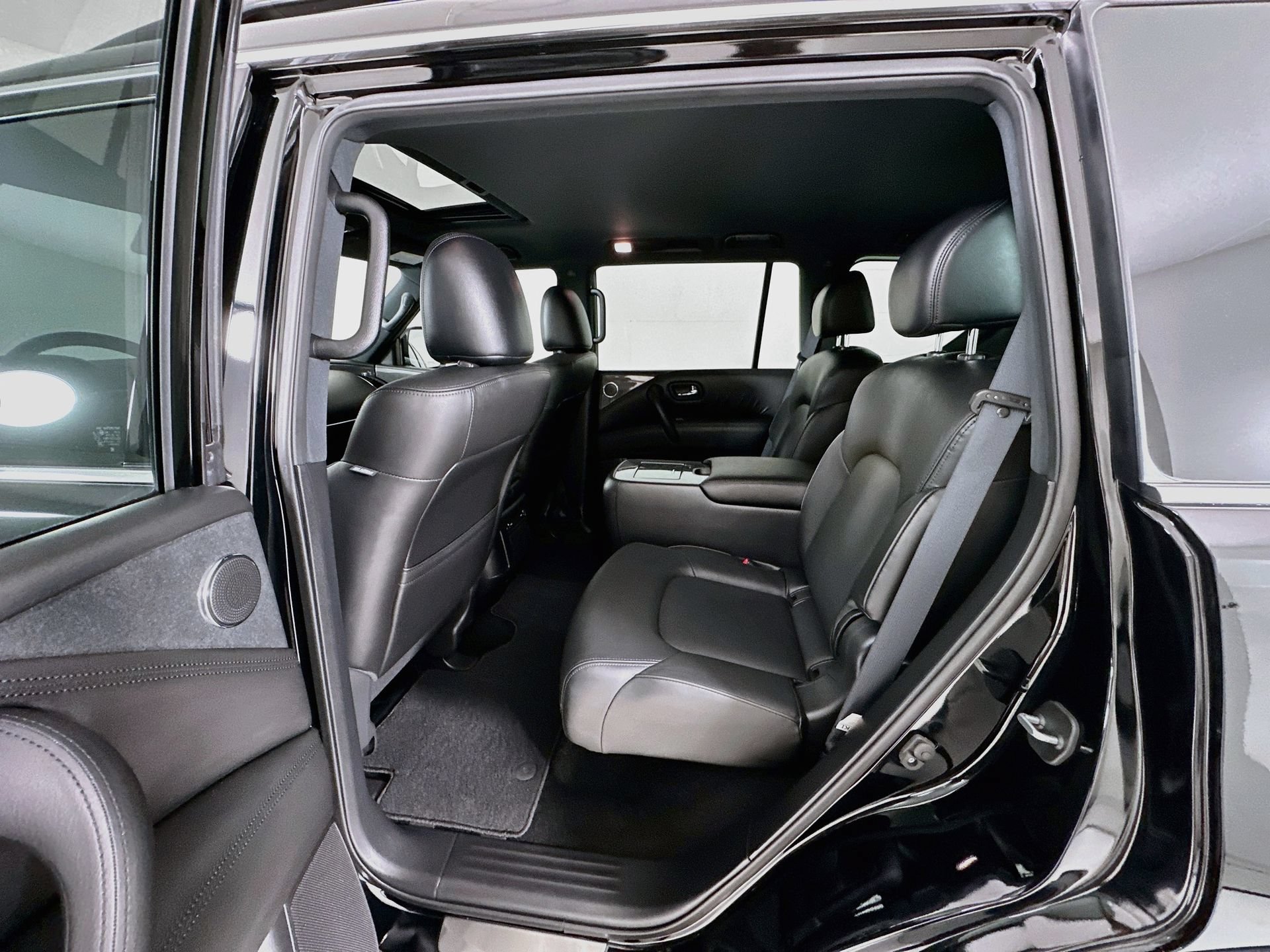 Used 2023 Nissan Armada SL w/ Midnight Edition Package RWD image 27