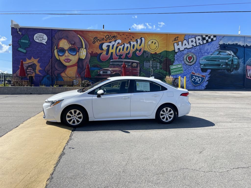 Used 2024 Toyota Corolla LE FWD image 2